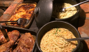 Buffet Livre com mais de 50 opções entre Carnes, Massas, Risotos, Acompanhamentos, Frios, Saladas + Sobremesas no Restaurante Família Rosso