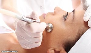 Sua pele linda nesse inverno! Peeling de Diamante + Hidratação Facial Profunda no Shopping Della