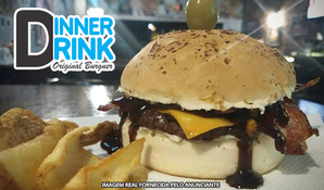Hambúrguer gourmet artesanal Furious com 200g de carne, fatias de bacon e acompanhamento com batatas fritas OU cebola a milanesa na Dinner Drink Hamburgueria