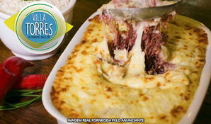 Escondidinho médio de carne de sol para 2 pessoas e acompanhamentos no Restaurante Villa Torres Gastronomia Brasileira, bem no Centro de Criciúma