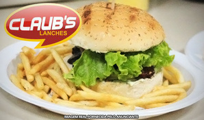 Burguer grelhado na churrasqueira no Claub's Lanches para com consumo ou retirada no local