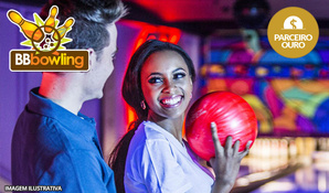 1 hora na pista de boliche para até 8 pessoas no BBbowling, válido de terça a sexta