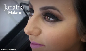 Maquiagem completa com cílios na Janaína Make Up com atendimento a domicílio
