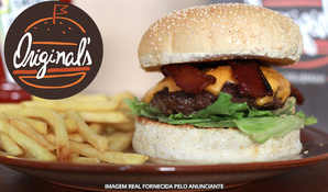 Hambúrguer gourmet artesanal com 200g de carne com batatas fritas na Original's Hamburgueria