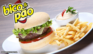 Bico & Pão é muito mais gostoso! Hambúrguer gourmet de picanha grelhada com batatas fritas, cebolas à milanesa