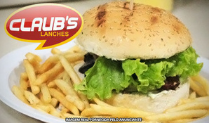 Burguer grelhado na churrasqueira no Claub's Lanches para com consumo ou retirada no local