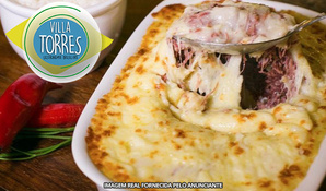 Escondidinho médio de carne de sol para 2 pessoas e acompanhamentos no Restaurante Villa Torres Gastronomia Brasileira, bem no Centro de Criciúma