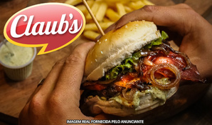 Burguer grelhado na churrasqueira no Claub's Lanches para com consumo ou retirada no local
