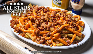 Porção de batata rústica com bacon e cheddar no All Stars Sports Bar