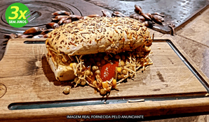 ARMAZÉM CARVOEIRO: Hot dog defumado com pão parmesão e salsicha defumada, com atendimento nas TERÇAS e QUINTAS