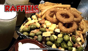Tábua Route 66 média para 3 pessoas com 10 ingredientes no Raffitis Pizza Pub, válido de terça a sexta