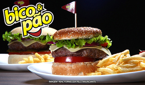 Bico & Pão é muito mais gostoso! Hambúrguer gourmet de picanha grelhada com batatas fritas e cebolas à milanesa, válido todos os dias para consumo ou retirada