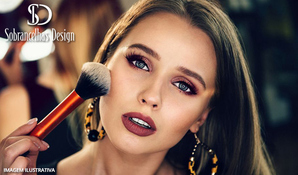Aprenda a fazer uma linda make para arrasar na sua festa! Curso de automaquiagem, com material incluso, na Sobrancelhas Design, válido de segunda a sábado