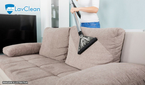 Limpeza e higienização de sofá até 2,5m na Lavclean com atendimento a domicilio em até 10x no cartão*, válido de segunda a sábado