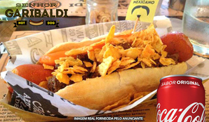 Hot Dog artesanal com até 12 tipos para escolha + 1 Coca-Cola lata 310ml no Sr. Garibaldi do Nações Shopping, válido de segunda a segunda