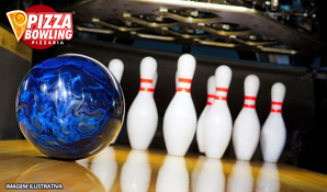 Vamos dar um strike no tédio! 1 hora na pista de boliche para até 8 pessoas no Pizza Bowling, válido de terça a quinta