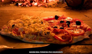 NOSTRA CASA: pizza média 30cm com 6 fatias de forno a lenha, válido de quarta a segunda exclusivamente para retirada no local