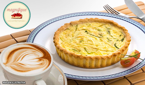Aproveite essa delícia! Cappuccino com quiche + brigadeiro na Magnifique Confeitaria, válido de terça a domingo para consumo ou retirada no local
