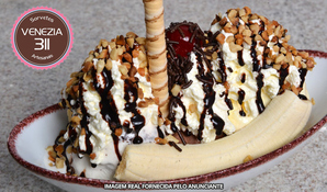 Gente que ama Sorvete! Banana Split com até 3 sabores na Sorveteria Venezia 311, válido de segunda a domingo