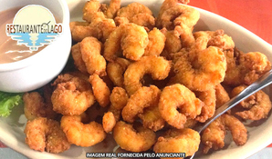 Praia do Camacho! Buffet livre de pratos quentes, saladas e sobremesas + à la carte de camarão para 2 pessoas no Restaurante do Lago, válido aos sábados e domingos