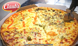 Oferta tamanho família! Pizza gigante 16 fatias no Claub's Lanches, válido de quarta a segunda para retirada no local ou tele-entrega*