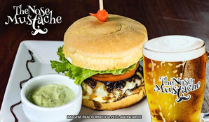 Não existe amor mais sincero do que aquele por hambúrguer! Hambúrguer especial + 500ml de chopp no The Nose Mustache em Içara, válido exclusivamente para sexta