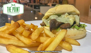 Deliciosamente irresistível! X-picanha, x-filé mignon ou x-camarão + fritas no The Point Restaurante e Lanchonete, válido de segunda a sexta para consumo no local