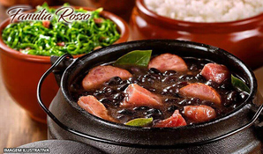 Feijoada com sistema buffet livre, acompanhamentos e ainda música ao vivo no Restaurante Família Rosso, válido exclusivamente aos sábados