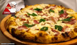 Tem pizza pra todo mundo! Pizza gigante 16 fatias no Triângulo Lanches para consumo ou retirada no local, válido de quarta a segunda
