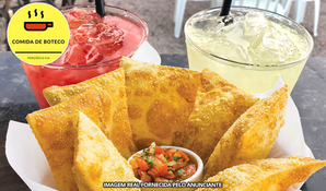 Seu happy hour é aqui! Porção de pasteis + caipirinha no Comida de Boteco no Container Food Park, válido de quarta a segunda