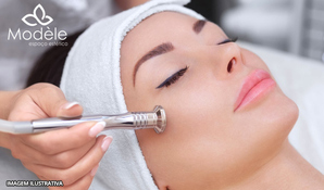 Para viver bem basta investir em você! Peeling de diamante + máscara de rubi, ouro ou booster na Modèle Espaço Estético no centro de Criciúma, válido de segunda a sexta
