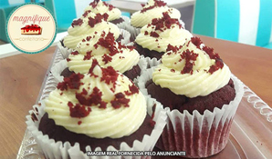 Aproveite essa delícia! Cupcake e um delicioso chocolate quente 100ml na Magnifique Confeitaria, válido de terça a domingo para consumo ou retirada no local