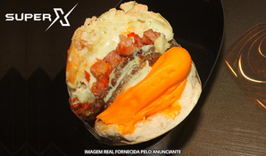 Delicioso Super Burger no Super X Delivery, válido de segunda a segunda exclusivamente para retirada no local