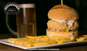 Prepara! Hambúrguer Statue Of Liberty com 180g de carne + batatas fritas na Red Pepper Hamburgueria, válido de terça a sexta para consumo no local