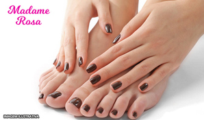 Qual é a cor do esmalte pra hoje?! Manicure + pedicure + sessão de spa dos pés na Madame Rosa no centro de Criciúma no Bortoluzzi Center, válido de terça a sexta