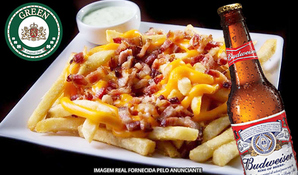 Novo local! Porção de fritas com cheddar e bacon + 1 Budweiser long neck no Green Pub, válido para quinta e sexta