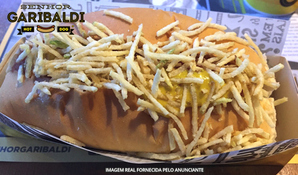 Hot Dog artesanal Super Bocadito no Sr. Garibaldi do Nações Shopping, válido de segunda a segunda para consumo ou retirada no local