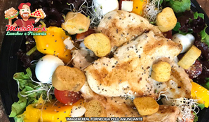 Linha FIT no ar! 3 opções de saladas com 150g de proteína no Murilo's Lanches e Pizzaria, válido de segunda a segunda para consumo ou retirada no local