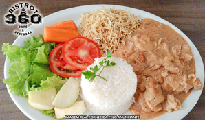 Gramado/RS: Almoço ou jantar com pratos executivos com opções de frango grelhado, strogonoff ou prato kids + acompanhamentos no Bistrot 360º a partir de R$17,99