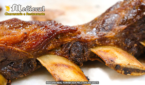 Aquele churrasco de qualidade! Almoço buffet livre com churrasco, pratos quentes, saladas e sobremesas na Churrascaria Medieval, válido de segunda a sexta