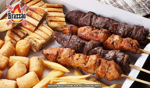 Saboreie os bons momentos! Tábua de espetinhos de frango e de carne no Brazzão Container Food Park, válido de terça a domingo para consumo no local