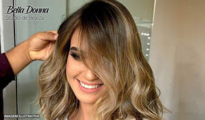 Peeling capilar com argila + cauterização + corte bordado com limpeza de pontas e escova na Bella Donna Studio de Beleza válido de terça a sábado