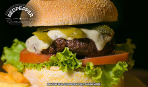 Hambúrguer Central Park com 180g de carne + batatas fritas + 1 coca-cola lata ou 1 água mineral na Red Pepper Hamburgueria, válido de terça a sexta para consumo no local