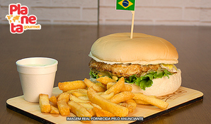 Planeta de delícias! Hambúrguer artesanal especial com fritas no Planeta Gourmet, válido de terça a domingo para consumo ou retirada no local