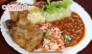 Almoço buffet livre com carnes, pratos quentes, saladas e sobremesas no Restaurante Martinello, válido de segunda a sábado