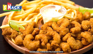 A escolha é sua! Tábua da casa P ou porção de camarão à milanesa para 2 pessoas no Snack Lanches, válido de terça a domingo para consumo no local