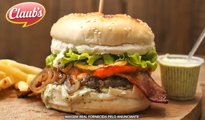 Suculento e saboroso! Burger grelhado na churrasqueira no Claub's Lanches, válido de quarta a segunda para consumo ou retirada no local