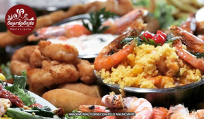 Guarda do Embaú - Palhoça - SC: Camarão à parmegiana + acompanhamentos para até 3 pessoas no Restaurante Guarda Gosto, válido de segunda a domingo