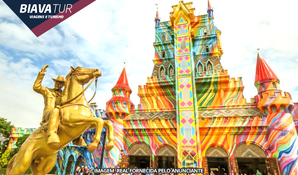 Diversão garantida no Beto Carrero World! Viagem de ida e volta + passaporte para um dia inteiro com a Biavatur no dia 16 de Maio em até 18 vezes no cartão*