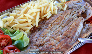 Barra da Lagoa - Florianópolis - SC: Filé de anchova grelhada + acompanhamentos para 2 pessoas no Restaurante Beira Mar, válido de segunda a segunda